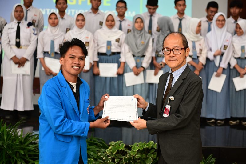 Badak LNG  Salurkan Beasiswa Guna Mendukung Pendidikan Berkualitas di Bontang